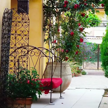Aux Amandiers فندق مبيت وإفطار Fréjus
