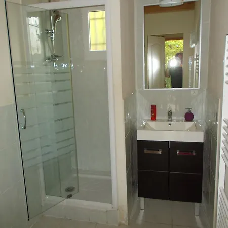 Aux Amandiers فندق مبيت وإفطار 3*